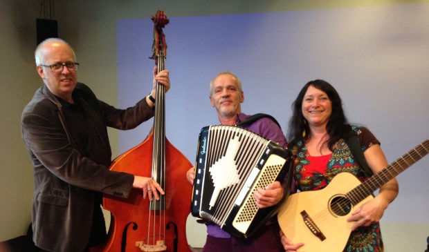 Bas, accordeon en gitaar zijn goed vertegenwoordigd bij het trio.