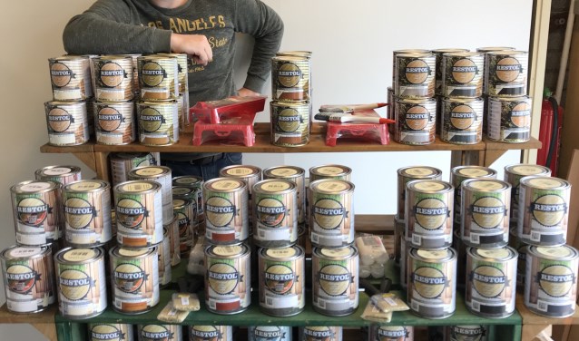 Tiemo Walda bij het ongekend grote assortiment van Restol.