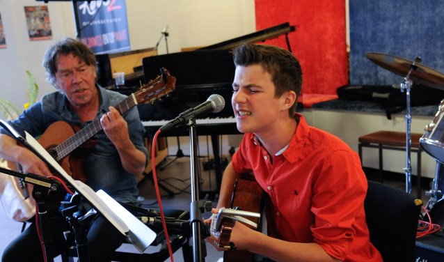 Muzikale talenten op het podium bij Rootz Muziekschool. (foto: Liesbeth Bergen)