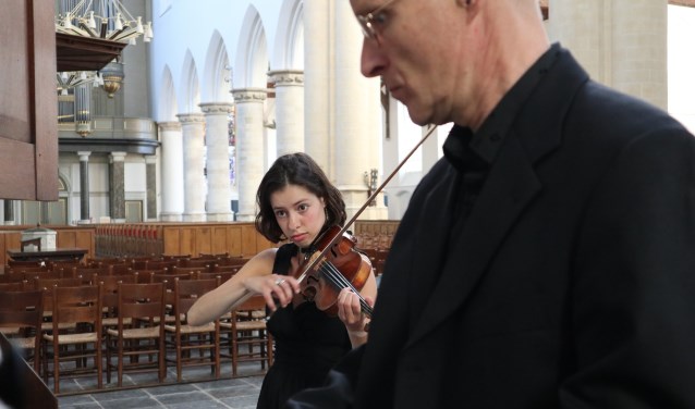 Violiste Marijke Schaap en organist Bas de Vroome geven een concert op donderdag 26 juli.