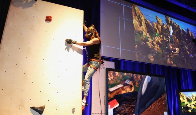 Met Venga! Climbing in Mixed Reality, kan een sporter in Virual Reality ervaren hoe het is om hoog in de bergen te klimmen. (Foto: PR)
