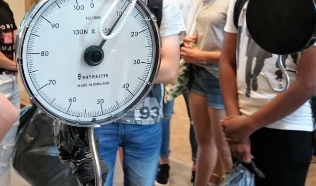 Er komt een hoop troep van de Delftse straten... (Foto: Jack Boogmans)