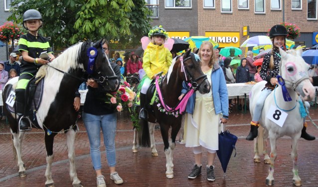 De ponybrunch is altijd een van de publiekstrekkers tijdens de Nootdorpse Feestweek.