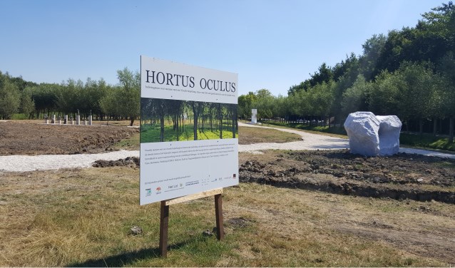 De Hortus Oculus, de belevingstuin met aanraakbare kunst, in aanbouw