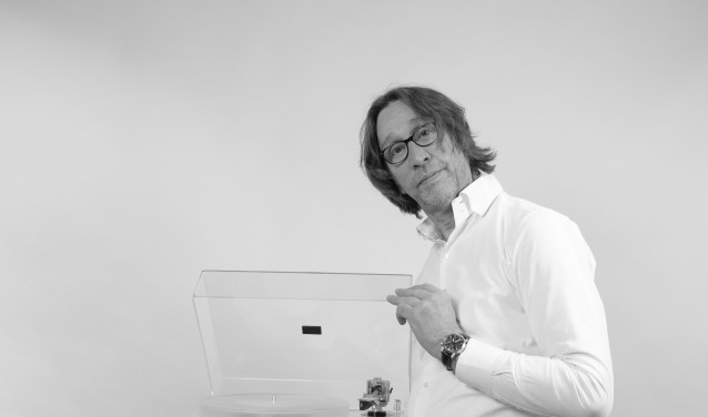 Rik Stoet met zijn zelf ontworpen TAKUMI.