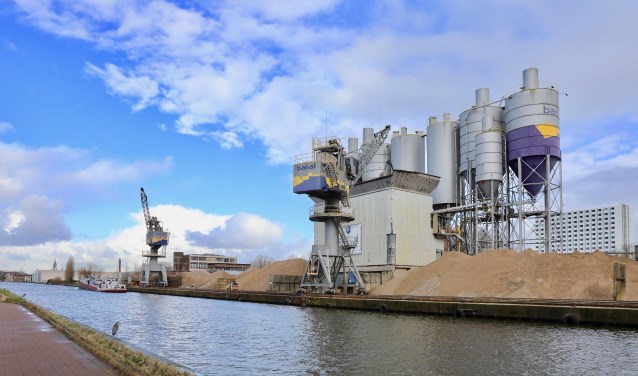 Hoe gaat het er in de nabije toekomst uitzien aan de Noordzijde van de Schieoevers? (Foto: Koos Bommelé)