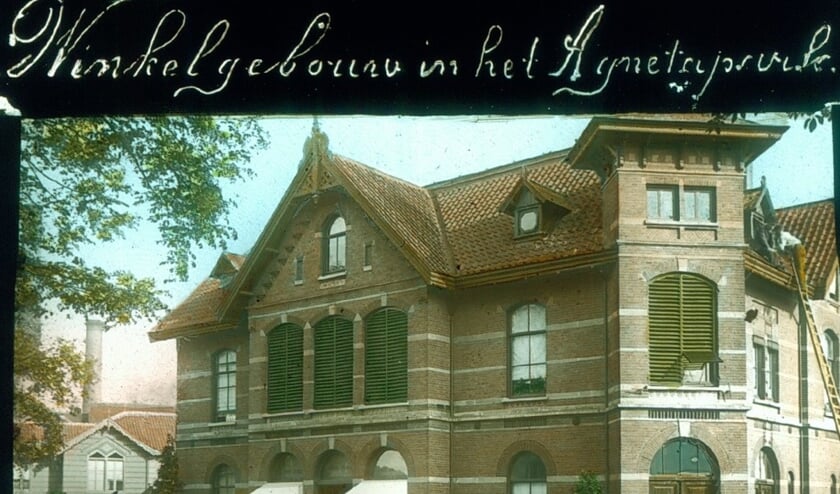 Toverlantaarnplaatje van de winkel in het Agnetapark, ca. 1900 (TMS DSMF 100-1)