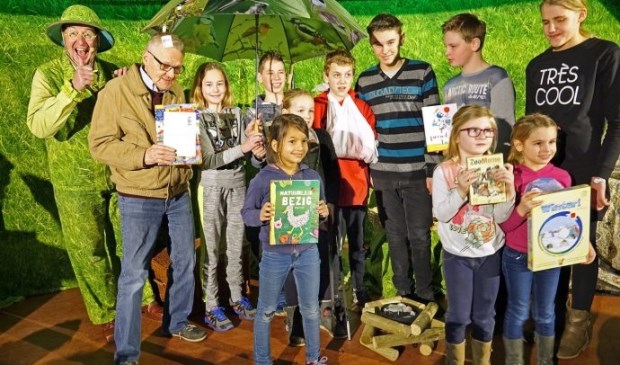 Alle prijswinnaars van de Kerstballentocht bij elkaar.