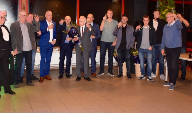 De jubilarissen van DSV Full Speed proosten op een nieuw sportjaar