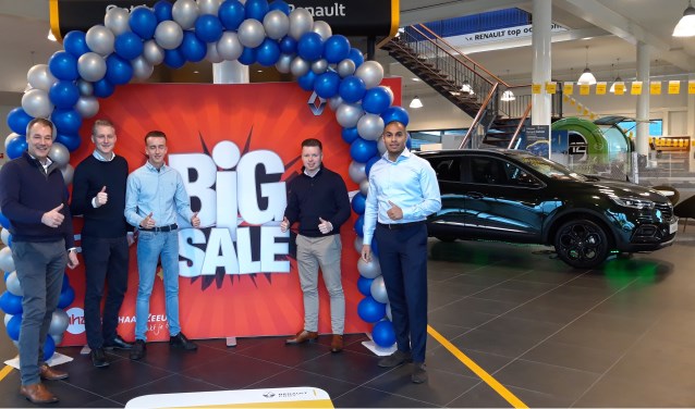 Het verkoopteam is klaar voor de Big Sale, met van links naar rechts Robert Schaap, Lars Dukker, Tobias van de Ree, Jordi Vrijmoed en Ismail Aliradja.