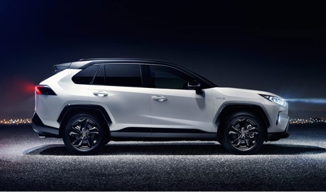 De hoekige vormen van de nieuwe Toyota RAV4.