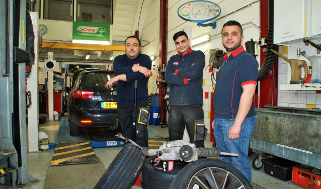 De vertrouwde gezichten van Garage Randstad met van links naar rechts Mustafa, Furkan en Akif.