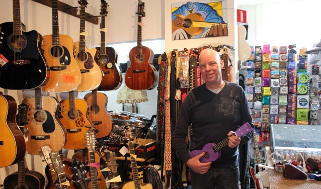 Roy Mosterdijk wil alleen goede instrumenten verkopen. "Voor rotzooi ben ik allergisch." (Foto: EvE)