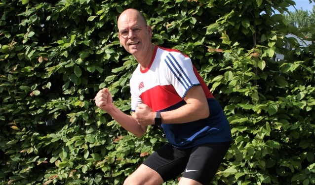 Nico Heijker in hardloop-outfit, in voorbereiding op de Marathon van New York. (Tekst en foto: ML)