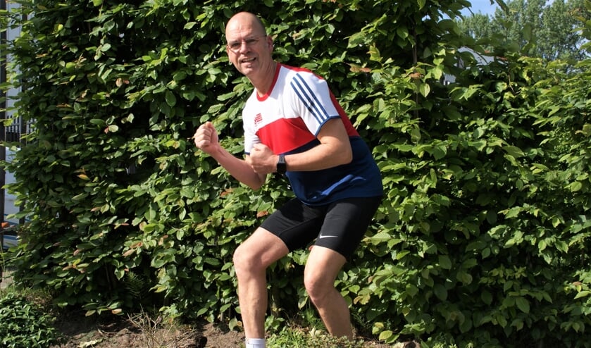Nico Heijker in hardloop-outfit, in voorbereiding op de Marathon van New York. (Tekst en foto: ML)