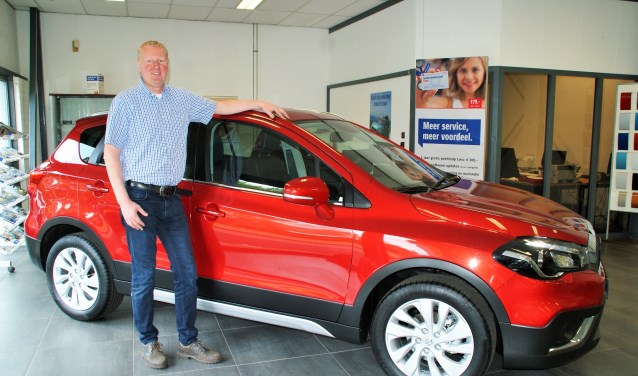 Patrick van den Berg bij de ideale vakantie-auto van Suzuki, de S-Cross.