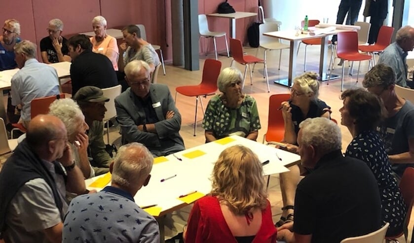 Meepraten over de staat van het sociaal domein in Delft in Theater de Veste