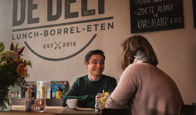 Heerlijk samen genieten van lunch, borrel of diner bij De Delf aan de Oude Delft 113