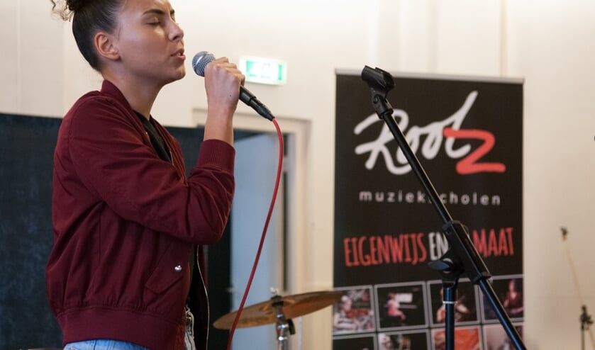 "Muzikale talenten op het podium bij Rootz Muziekschool" (foto: Liesbeth Bergen)