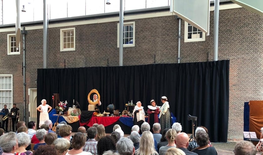 Een kenmerkende scène uit de voorstelling RIJK. (foto Ton Spruit)