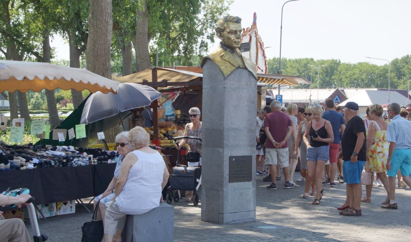 De avondmarkt in Sluis: gezelligheid troef! Foto Theo Ide