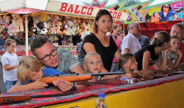 Een impressie van de kermis in Wamel.