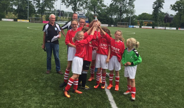 Unitas'28 MO13 wint toernooi.