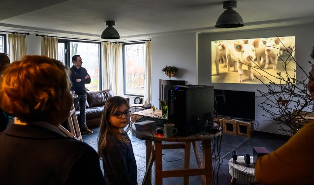 Belangstellenden kregen tijdens 'toer de boer' tekst en uitleg.