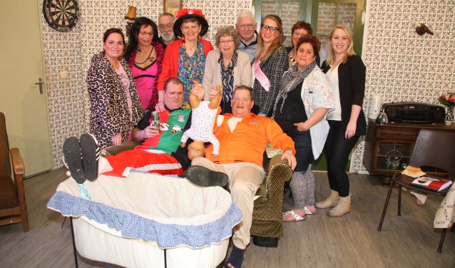 De 'cast' van toneelgroep Leeuwen.