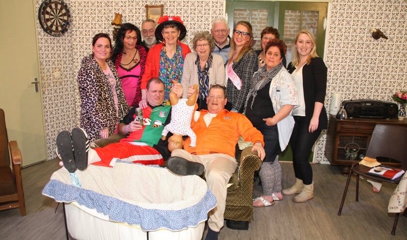 De 'cast' van toneelgroep Leeuwen.