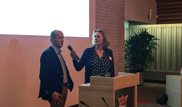 Meteoroloog Reinier van den Berg en Astrid van de Laar.