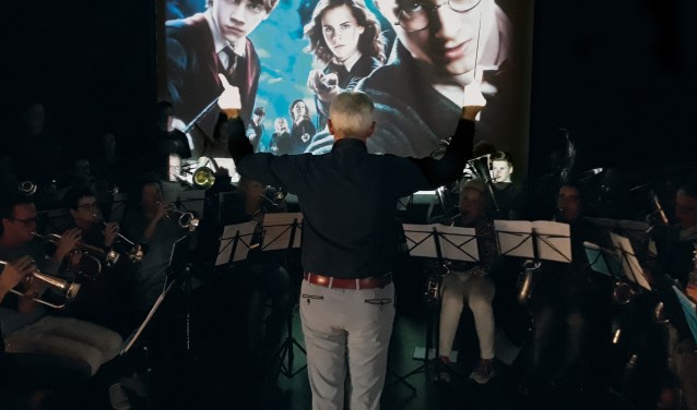 Het orkest van Arezzo, onder leiding van dirigent Hans Mooren.