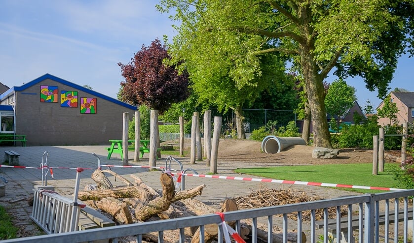 Nieuwe pand Gravin Van Rechterenschool Appeltern. Het oude pand krijgt herbestemming.