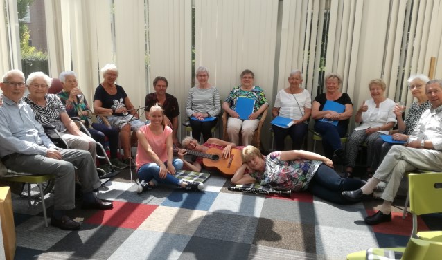 De muziekgroep voor ouderen in Weurt.