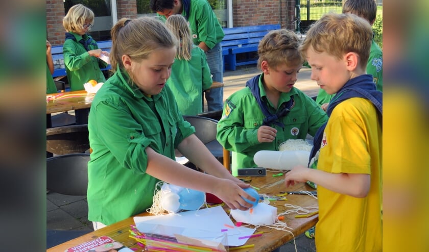 Leden van Scouting Weurt tijdens een activiteit.