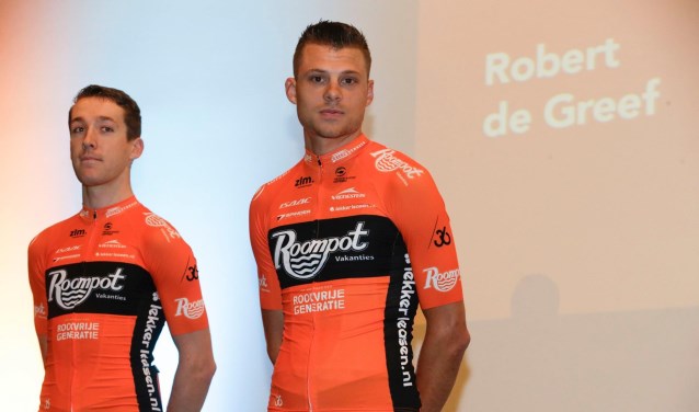 Robbert de Greef (l) en ploeggenoot Sjoerd van Ginneken (r) tijdens teampresentatie | Fotonummer: 4b13cf