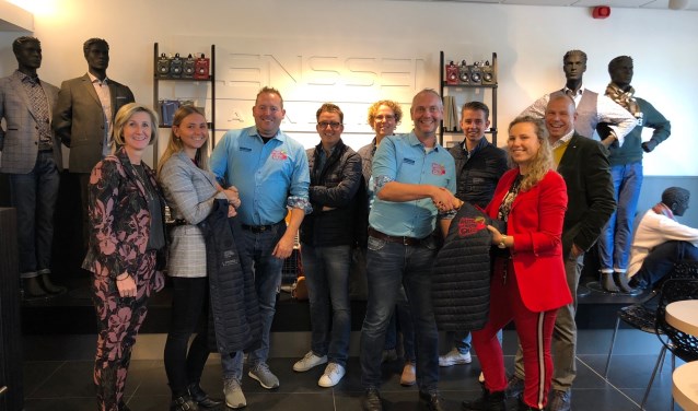 Nieuwe jacks voor de organisatie | Fotonummer: 5bd77f