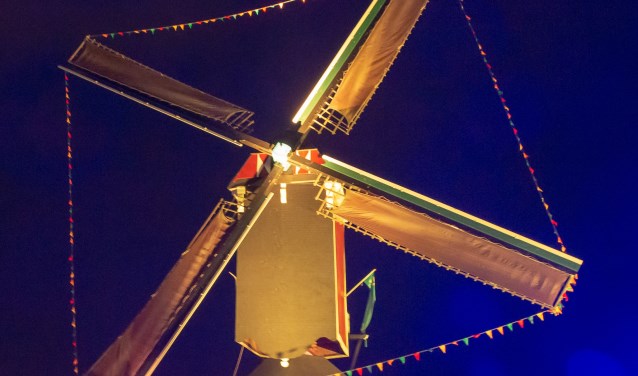De uitgelichte standerdmolen tijdens de officiële opening | Fotonummer: cdb2de