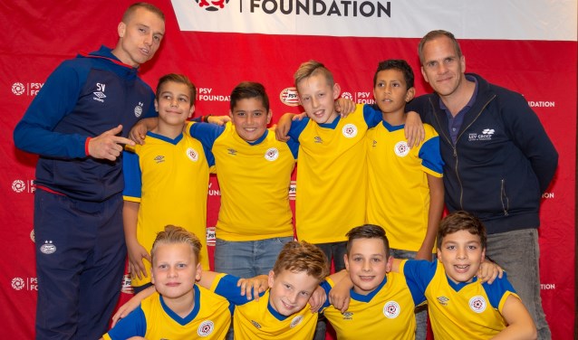 Staand: v.l.n.r. Trainer Stanley Verbeek, Emre Nakci, Yigit Bilic, Jesse Wendker, Moatez Jebalia en Trainer Mark van den Boomen Zittend v.l.n.r. Liam Schuilenburg, Fein Knispel, Olek Piotrowski, Amjar Koer | Fotonummer: 86bfef