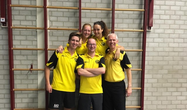 Achter v.l.n.r. Mendy Boeijen en Stephanie van Besouw, voorte rij v.l.n.r. Brian Jeuken, Joost Wassink en Mark van de Veerdonk | Fotonummer: b856c3