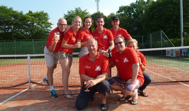 Staand v.l.n.r.: Rob Knapen, Fenna Jacobs, Bo Knapen, Rick Leenheers, Ludo Hansen Gehurkt: Peter Klasens, Simon van den Boom, Henriëtte Ederveen. Niet op de foto: Lilian van Tongerlo | Fotonummer: 433845