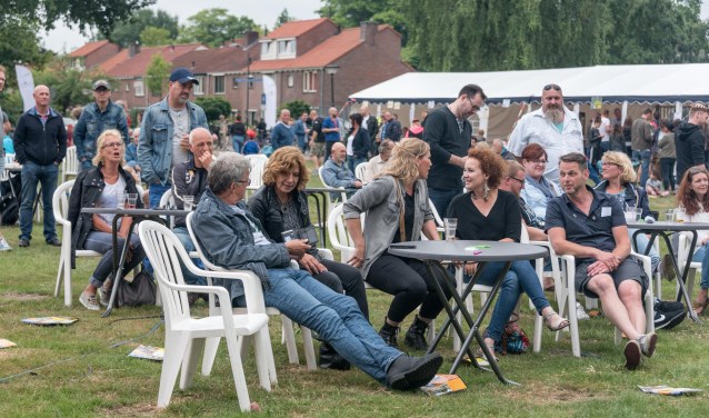 Gezelligheid tijdens Hooipop 2017 | Fotonummer: 2640ba