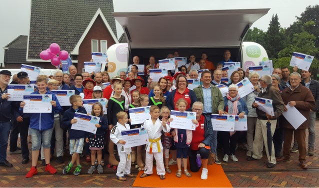 De trotse afgevaardigden van de Mierlose verenigingen | Fotonummer: bb2718