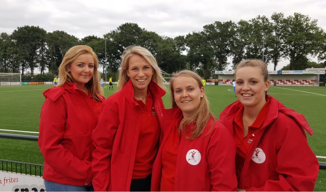 V.l.n.r. Lisan Leenen, Manou van der Linden, Marloes Coolen, La-Vie Vinken | Fotonummer: bd50e7