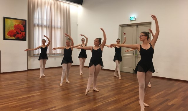 Leerlingen balletgroep Bloesem | Fotonummer: a2d168