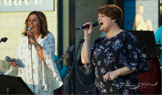 V.l.n.r. Irma en Marijke | Fotonummer: 99adf3