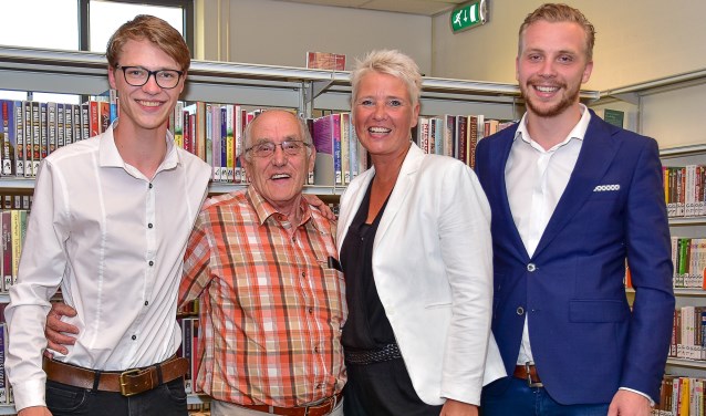 Jolanda te midden van haar familie | Fotonummer: ecc849