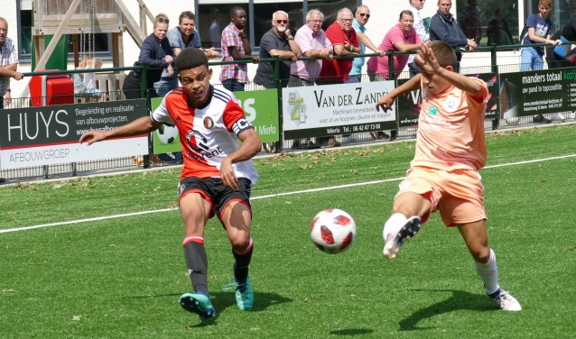 Jeugd van Feyenoord en Anderlecht oefent bij VV Mifano | Fotonummer: ece9fa