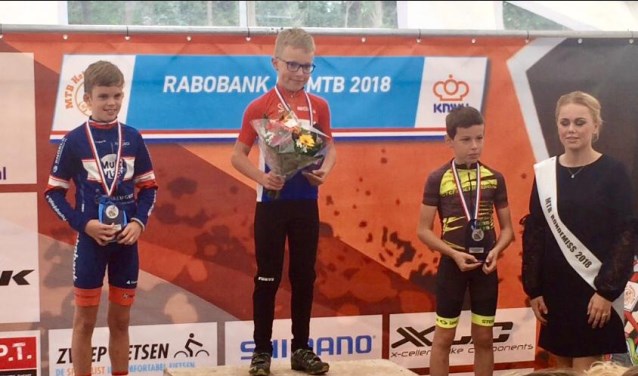 V.l.n.r. Kai van Hoof, Nederlands kampioen Rens Kalsbeek, Steff de Bruijn | Fotonummer: cf0f66