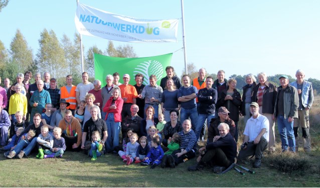 Samen met uw kinderen boompjes zagen op de landelijke natuurwerkdag? Opgeven via: https://www.natuurwerkdag.nl/locatie/leenderbos--leende